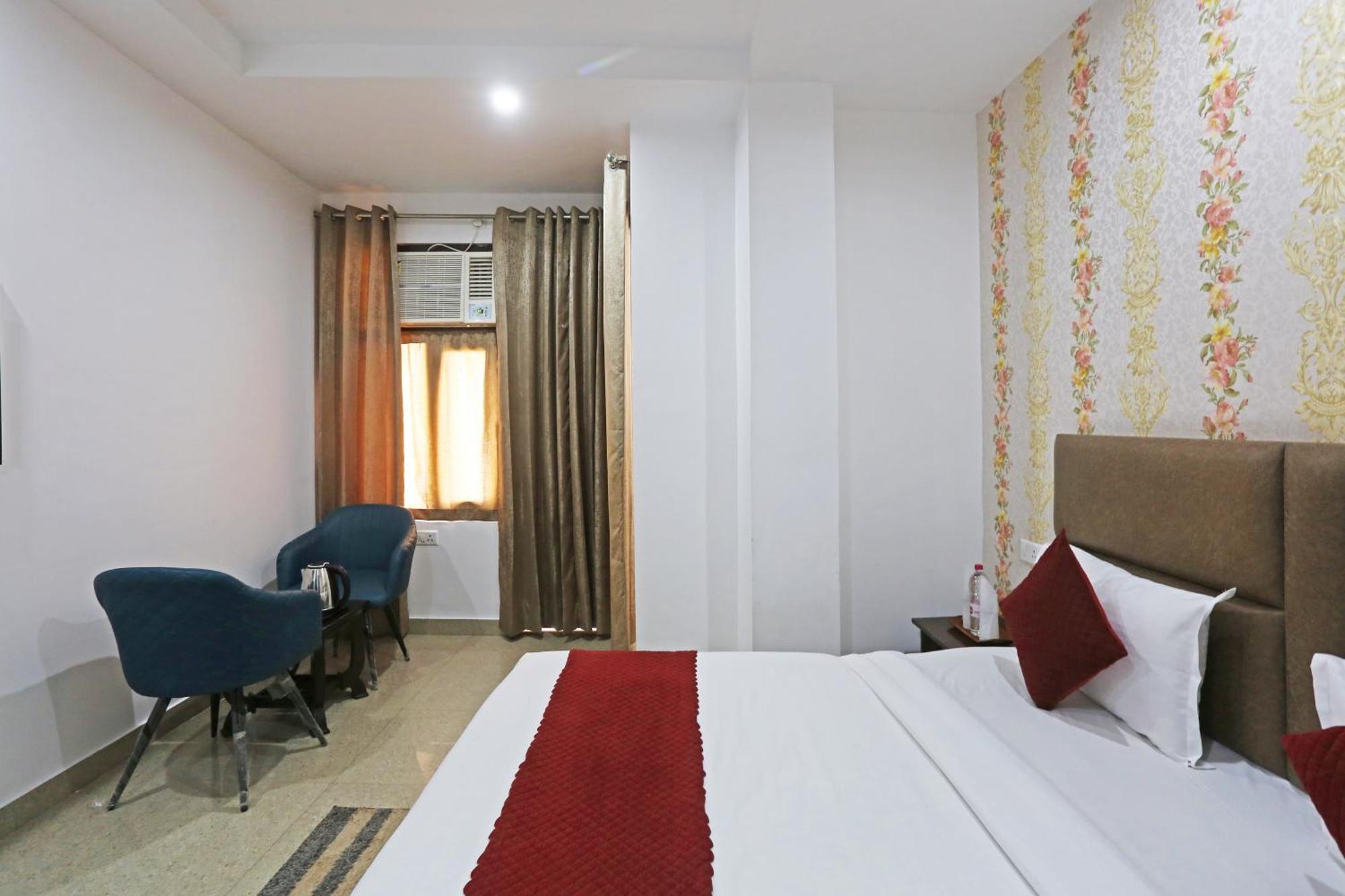 Hotel Vista Ambs Plaza A Family Near Igi Delhi Airport New Delhi