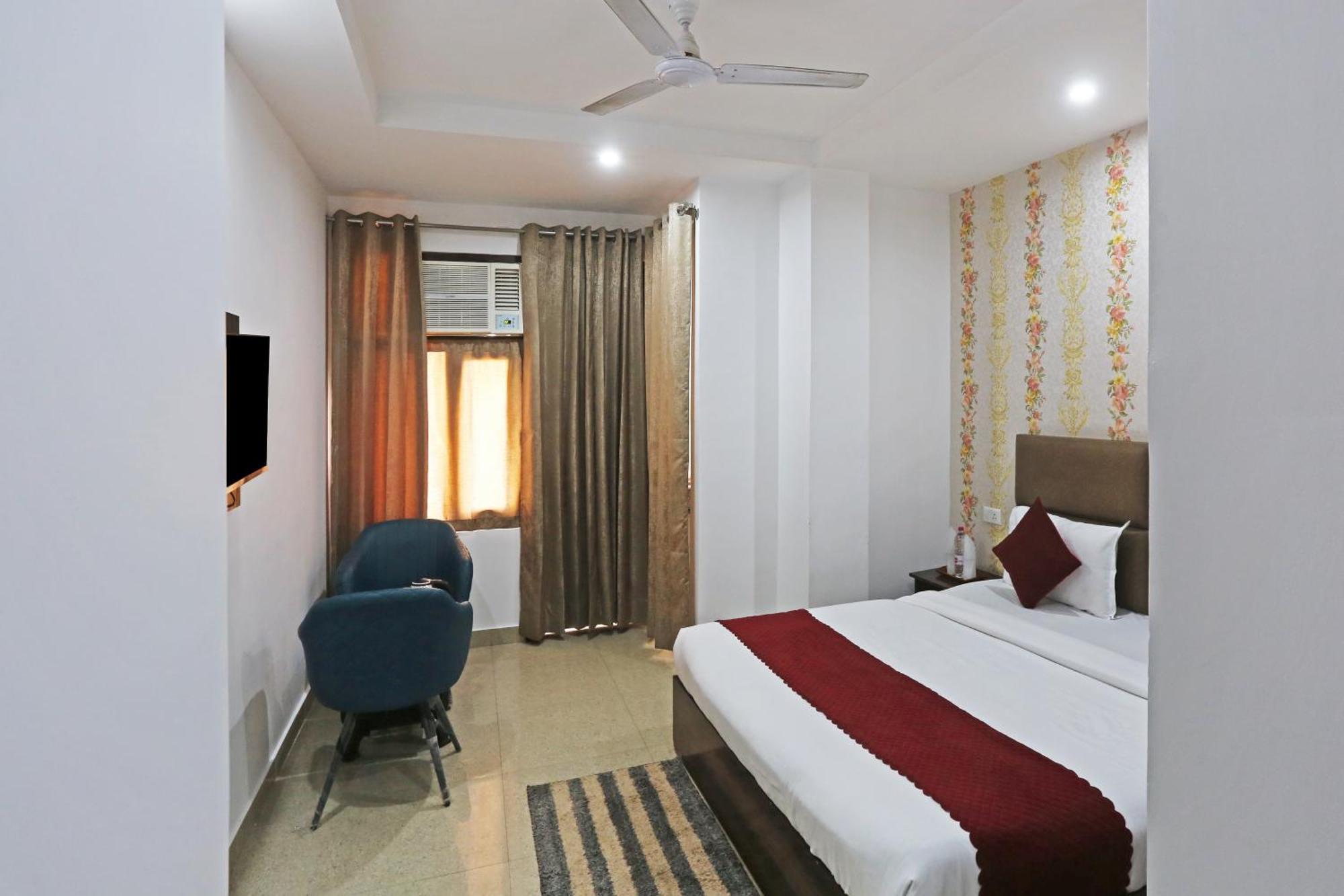 Hotel Vista Ambs Plaza A Family Near Igi Delhi Airport New Delhi